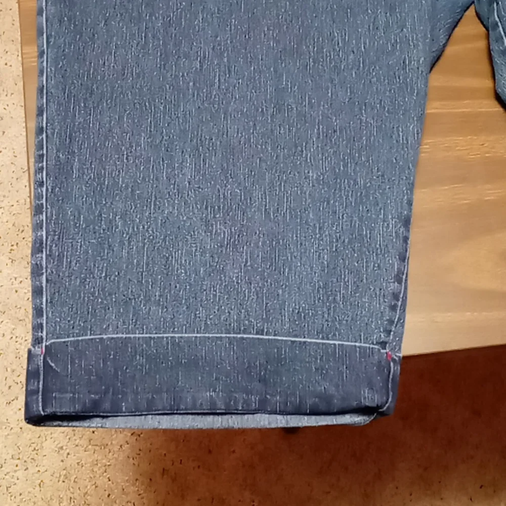 Liz & Me Signature Cuffed Jean Capris Size 28W - Picture 3 of 4